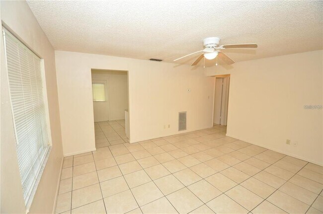 Foto del edificio - 1432 E Fern Rd