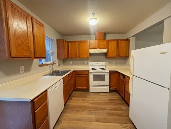 Foto del edificio - Sign your lease this October at Belleau Wo...