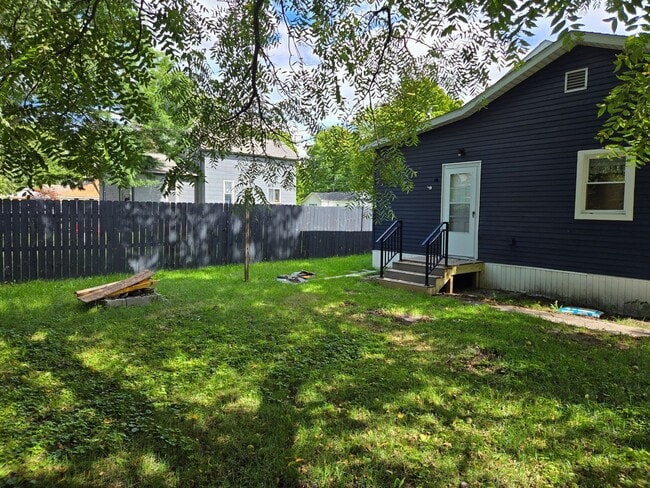 Building Photo - 723 S Woodbridge St