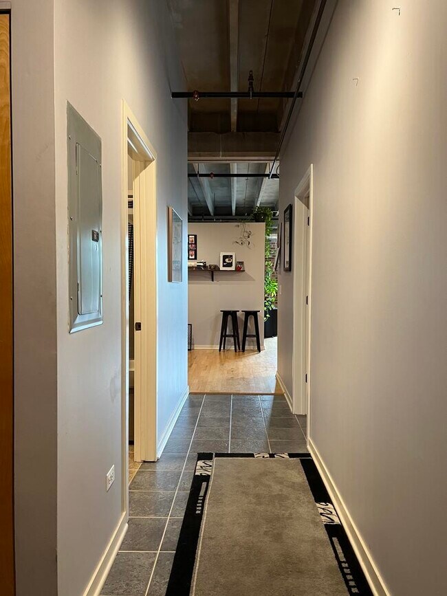 Foto del edificio - 1740 N Maplewood Ave