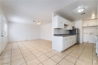 Building Photo - 1801 Evelyn Ave