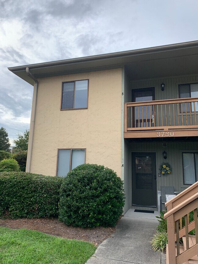 Foto del edificio - 3730B St Johns Ct
