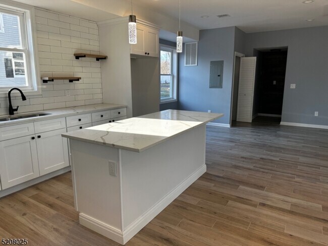 Building Photo - 10 Rowe Pl