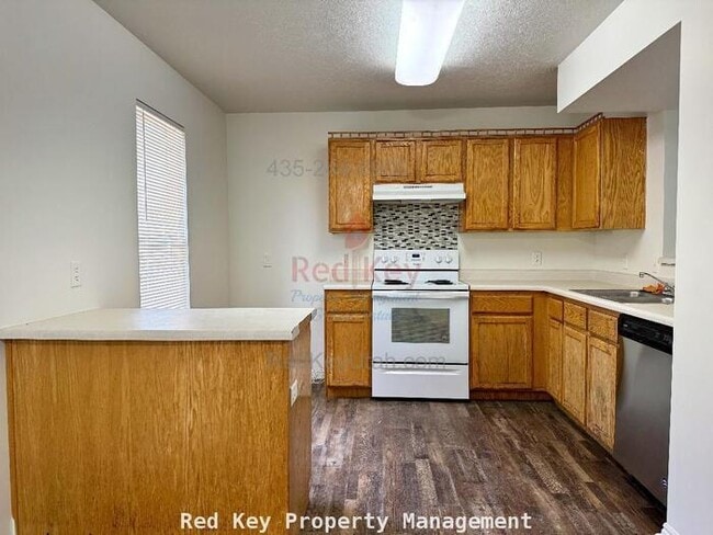 Foto del edificio - 410 W Single Family Home
