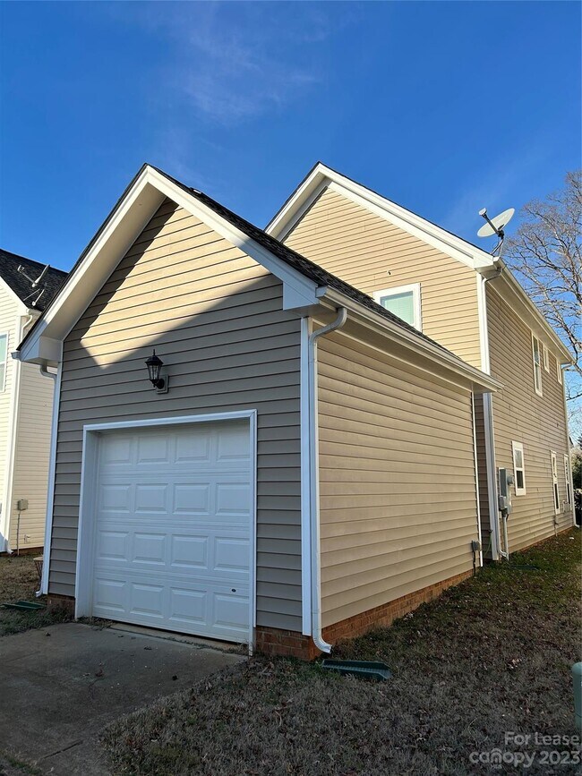 Building Photo - 7110 McLothian Ln