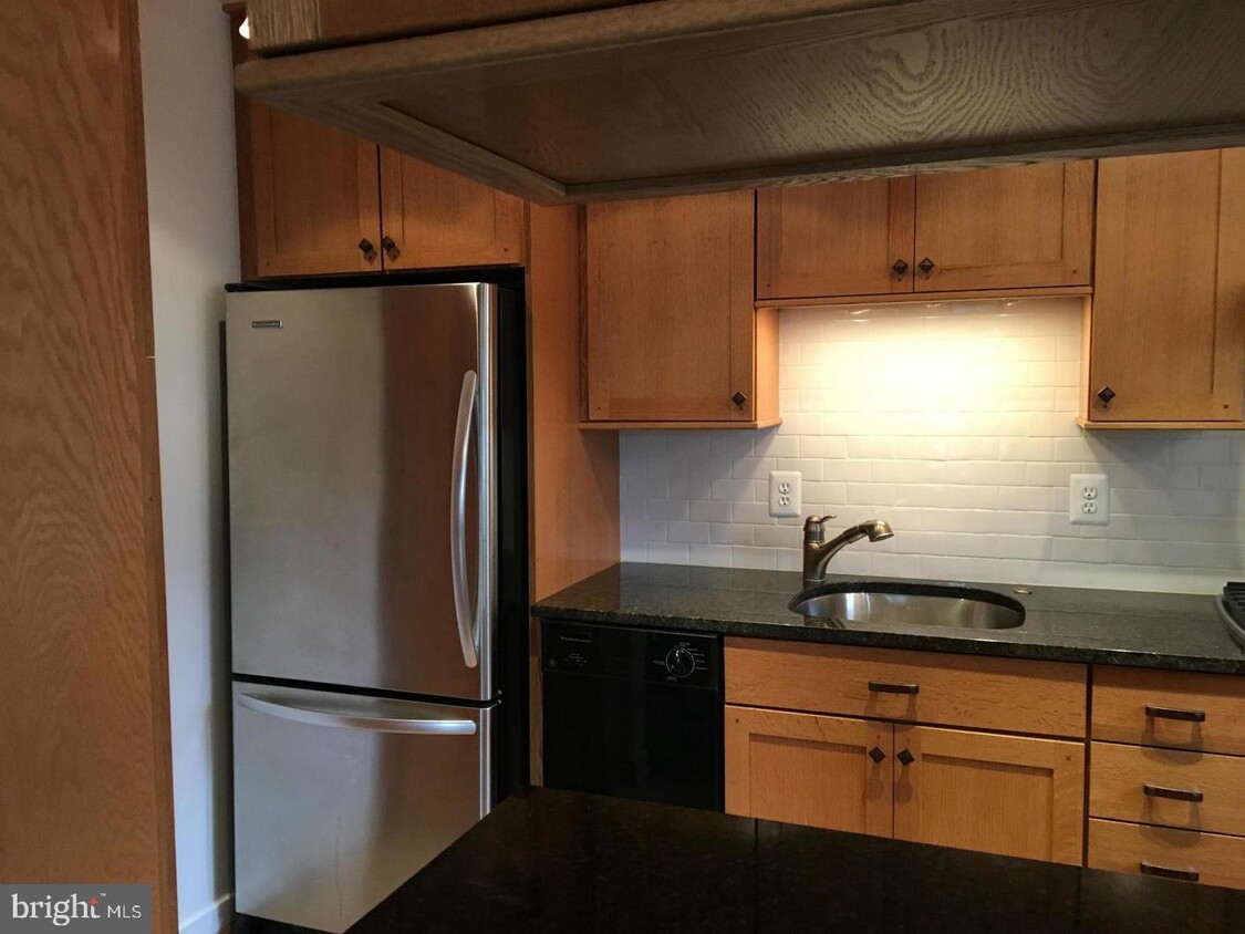 Primary Photo - 2223 Washington Ave
