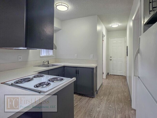 Foto del edificio - 12345 SW Hall Blvd