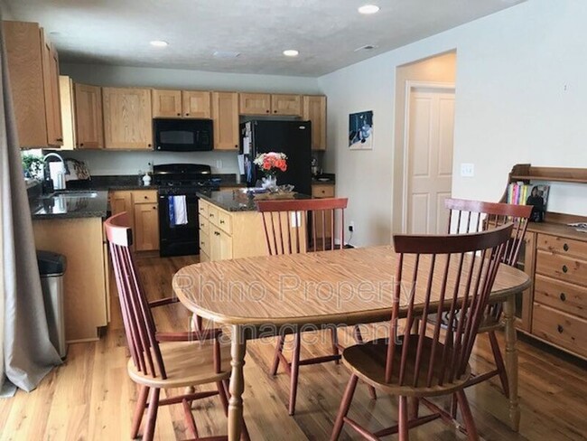 Building Photo - 1061 Fox Hollow Dr