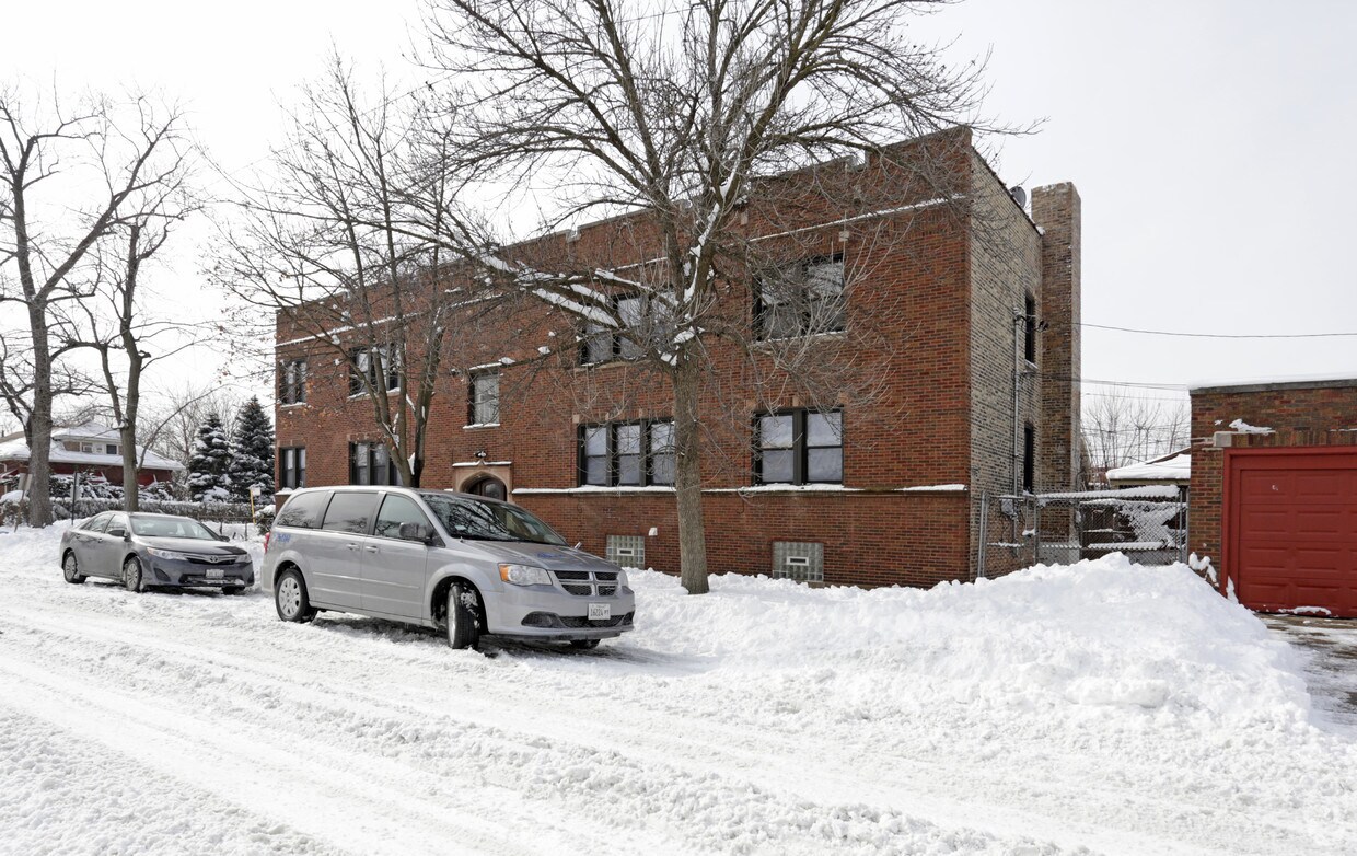 Building Photo - 556 E 88th St