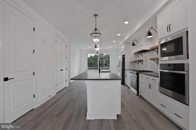 Building Photo - 5041 Bigleaf Rd