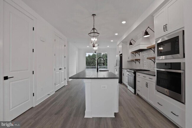 Foto del edificio - 5041 Bigleaf Rd