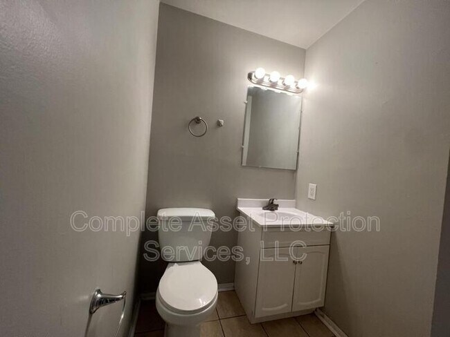Building Photo - 2218 E Glendale Blvd