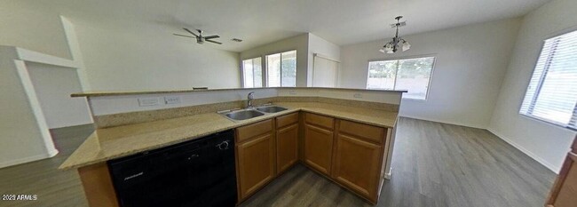 Building Photo - 3273 E Roadrunner Dr
