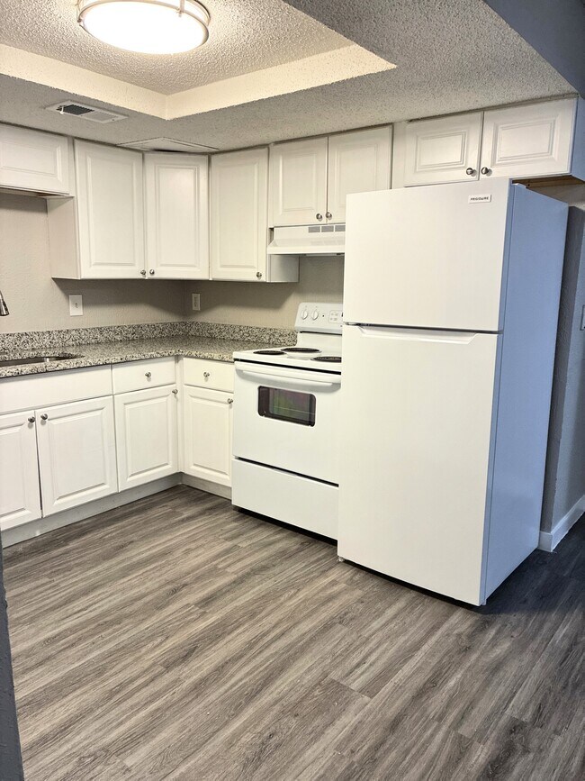 3x2 Orchid Lux w/Washer & Dryer - Country View Garden Homes