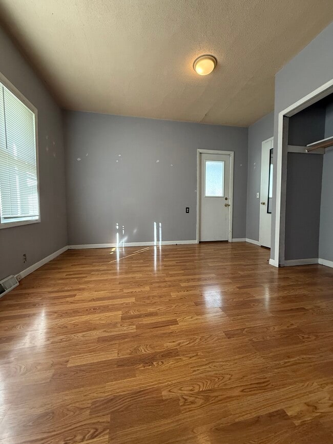 Building Photo - 2566 Hoard St