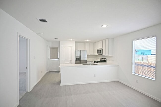 Building Photo - 227 Zyra Ave