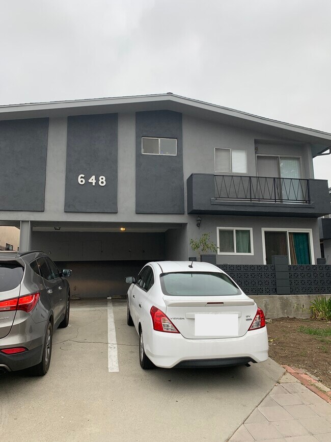 Building Photo - 648 N Hayworth Ave