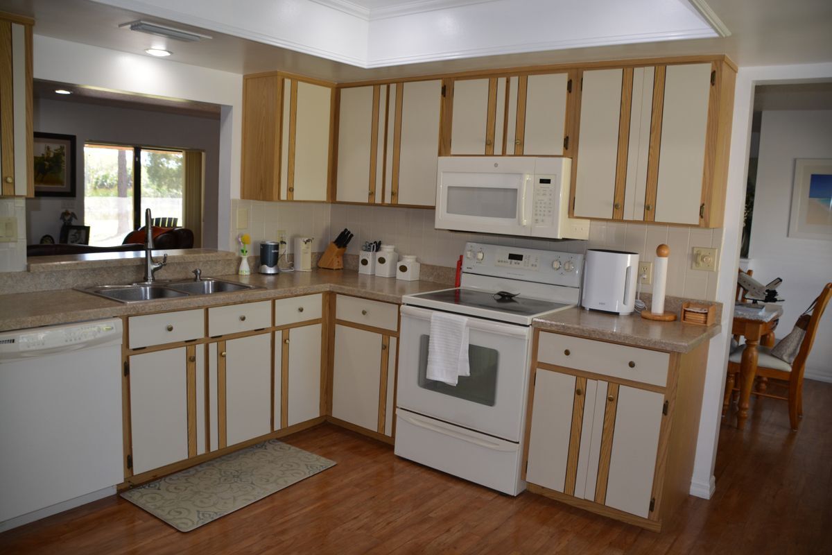 Foto del edificio - 1045 Pine Island Rd