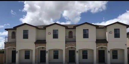 Building Photo - 602 Basswood Dr