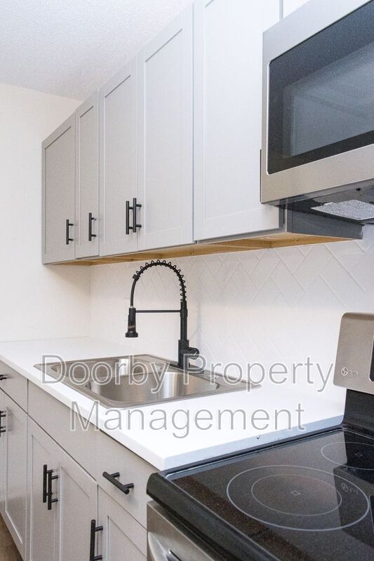 Foto del edificio - 6404 Middle Dr