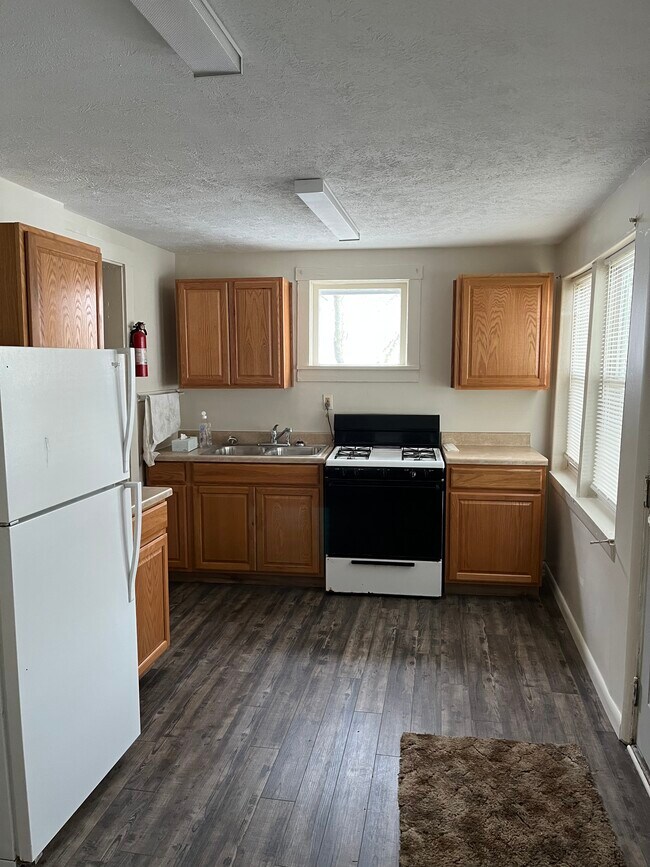 847 S Prospect St Unit Down Back, Ravenna, OH 44266 Apartments in