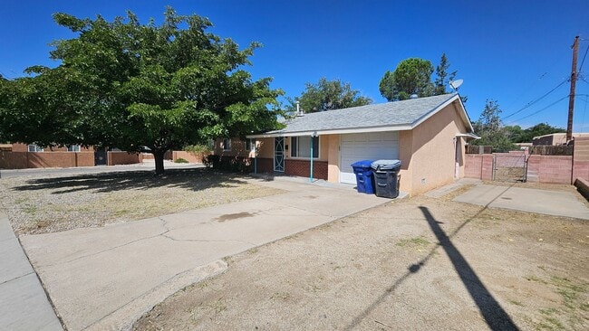 Foto del edificio - 3 Bed 2 Bath
