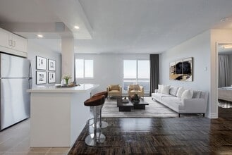 Building Photo - 122 Bronte St S