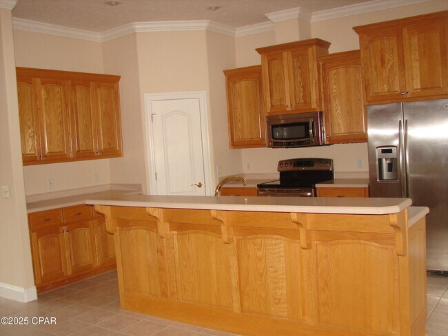 Building Photo - 3402 Hillcrest Dr