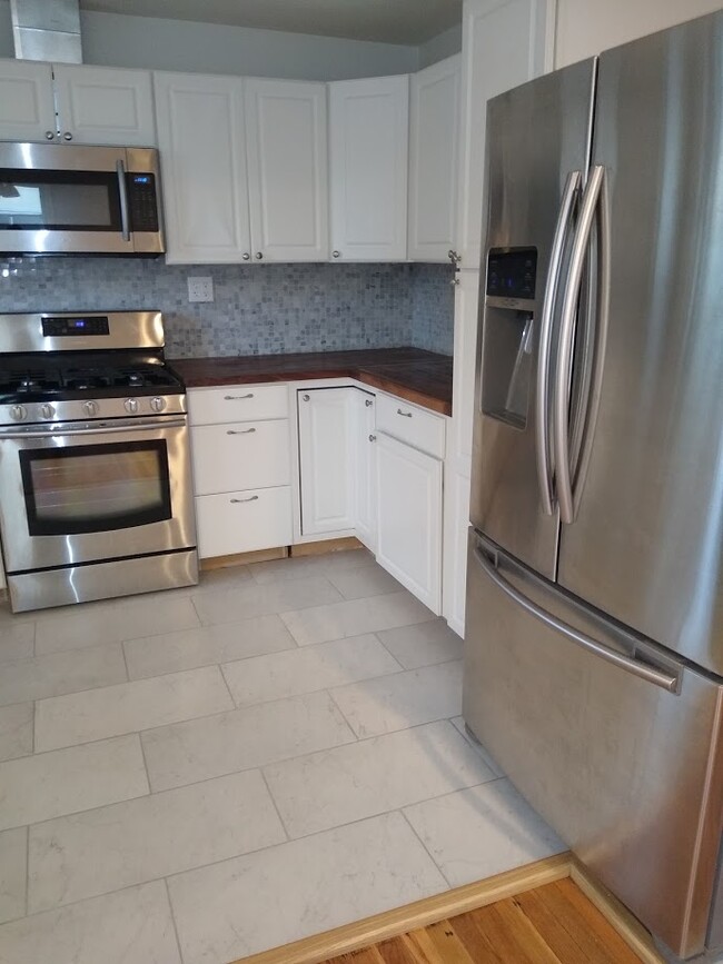 Foto del edificio - 2307 Crestmont Ave