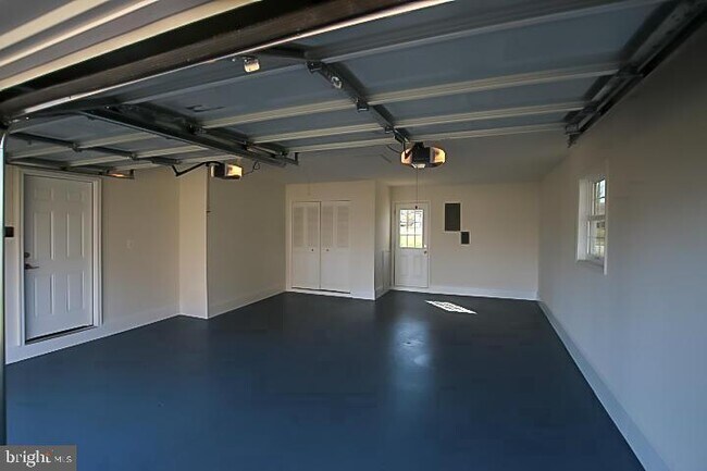 Foto del edificio - 13145 Melville Ln