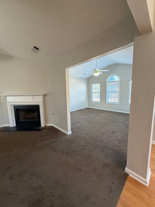 Foto del edificio - 1100 Longford Ct