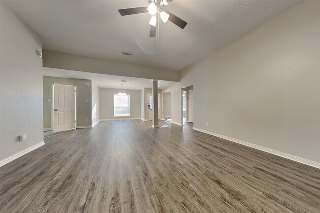 Foto del edificio - 18623 Singing Woods Dr