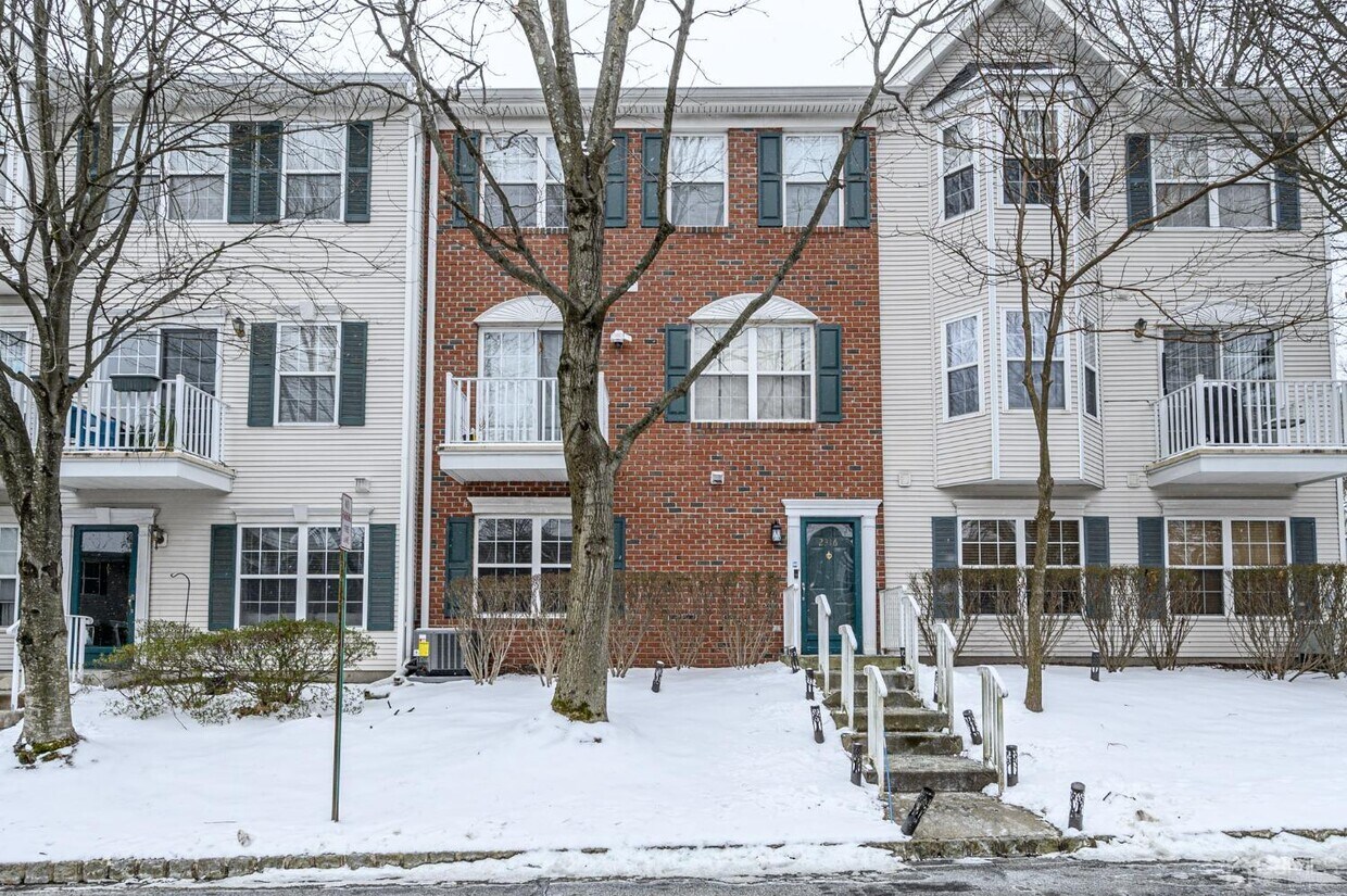 2316 Oakham Ct, Mahwah, NJ 07430 Condo for Rent in Mahwah, NJ