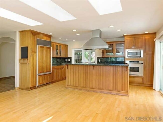 Building Photo - 4810 Refugio Ave