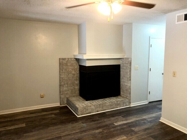 Building Photo - Available 9/15. Beautifully Remodeled Town...