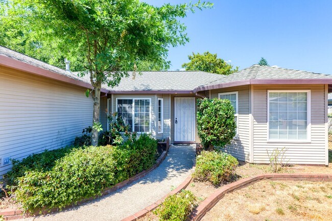 Building Photo - 4BD/2.5Ba NE Portland Home with Covered Ba...