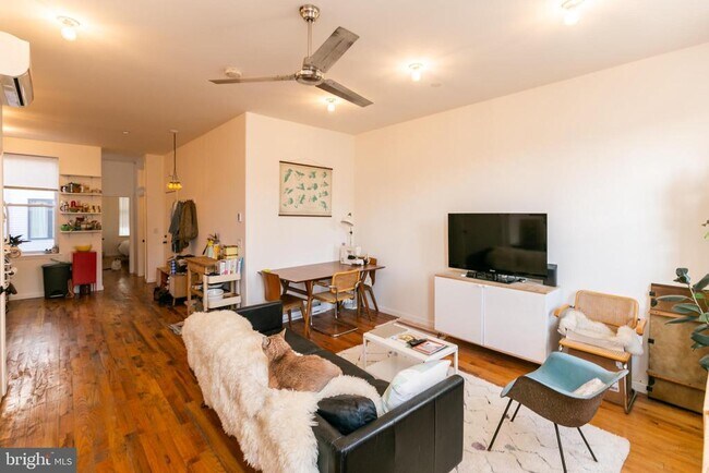 Building Photo - 2106 E York St