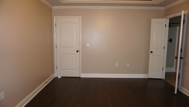 Building Photo - Beautiful 3/2 located in Crestwood