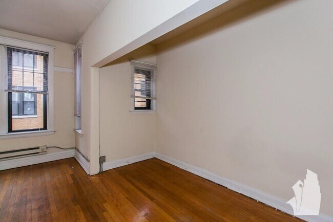 Building Photo - 719 W Barry Ave