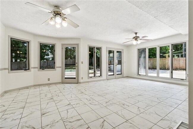 Foto del edificio - 2373 Wood Creek Ct