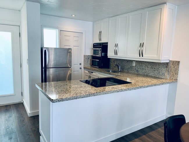 Building Photo - 528 Meridian Ave