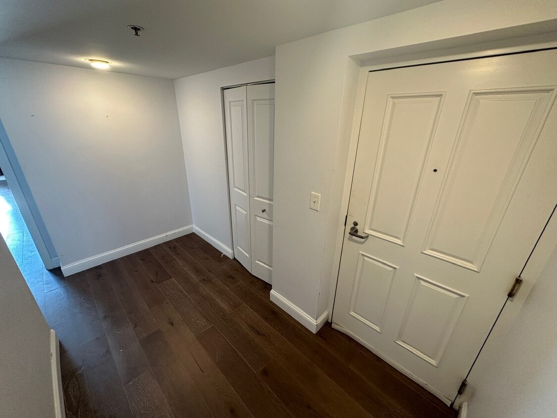 Photo - 8 Museum Way - 804