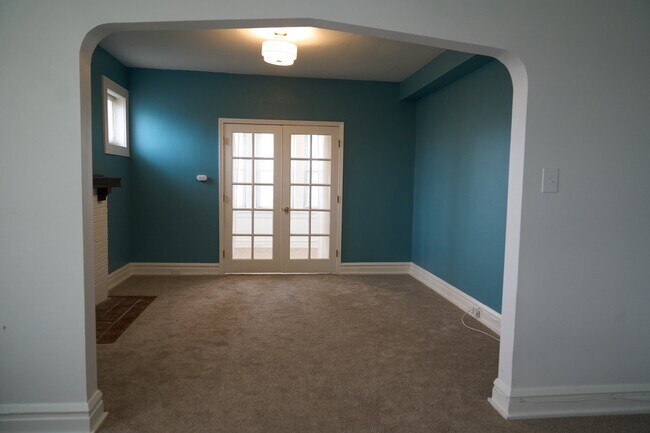 Foto del edificio - 4909 Lansdowne Ave