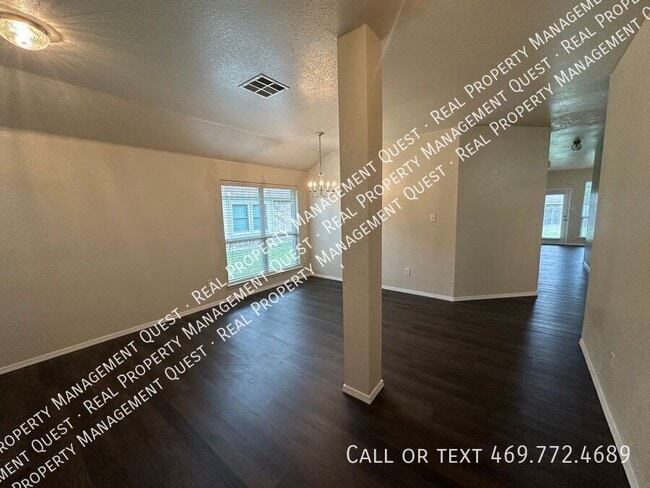 Photo - 2816 Blue Heron Drive- House