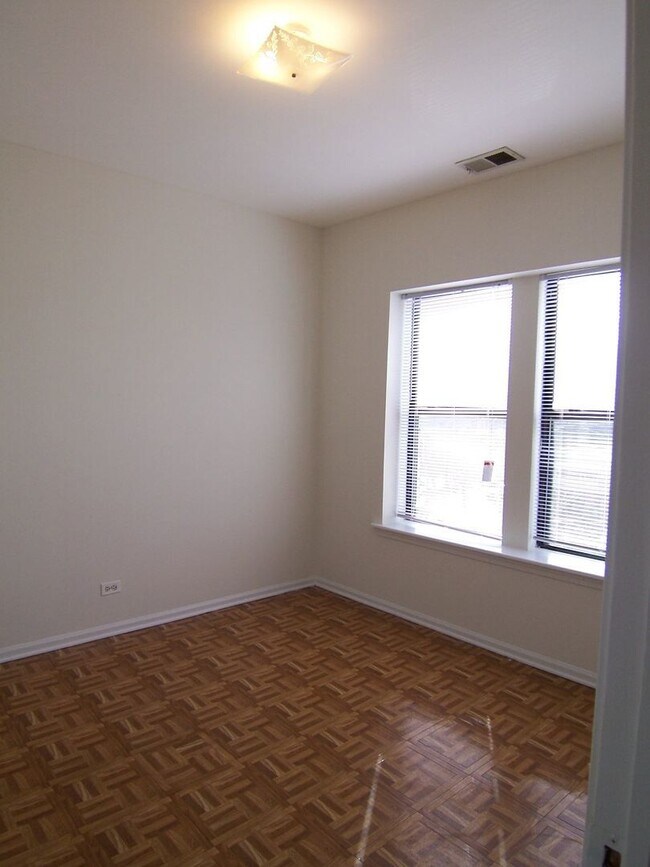 Building Photo - 4641 N Kedzie Ave