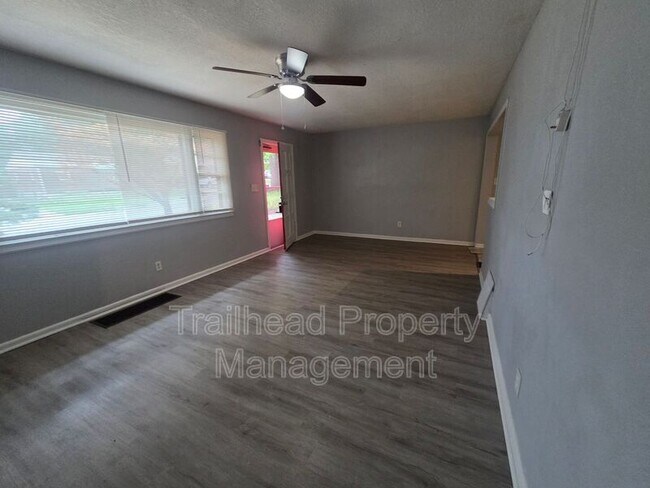 Foto del edificio - 9613 E 25th Terrace S