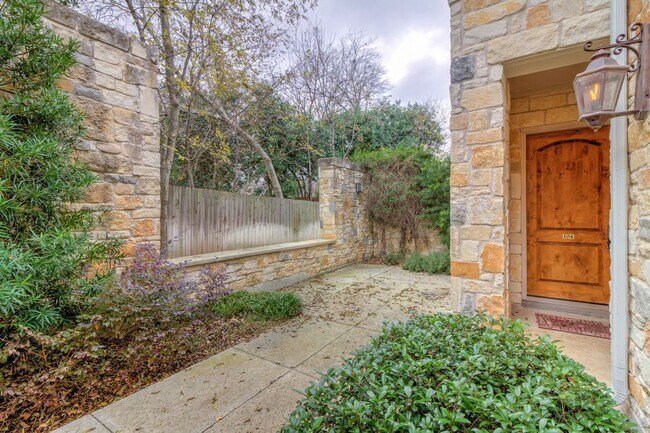 Building Photo - Beautiful University Place End Unit Townhome
