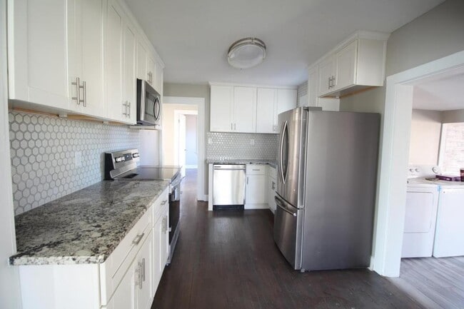 Building Photo - 226 W 81st St