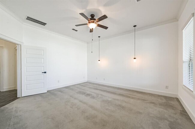 Building Photo - 16823 Seminole Ridge Dr