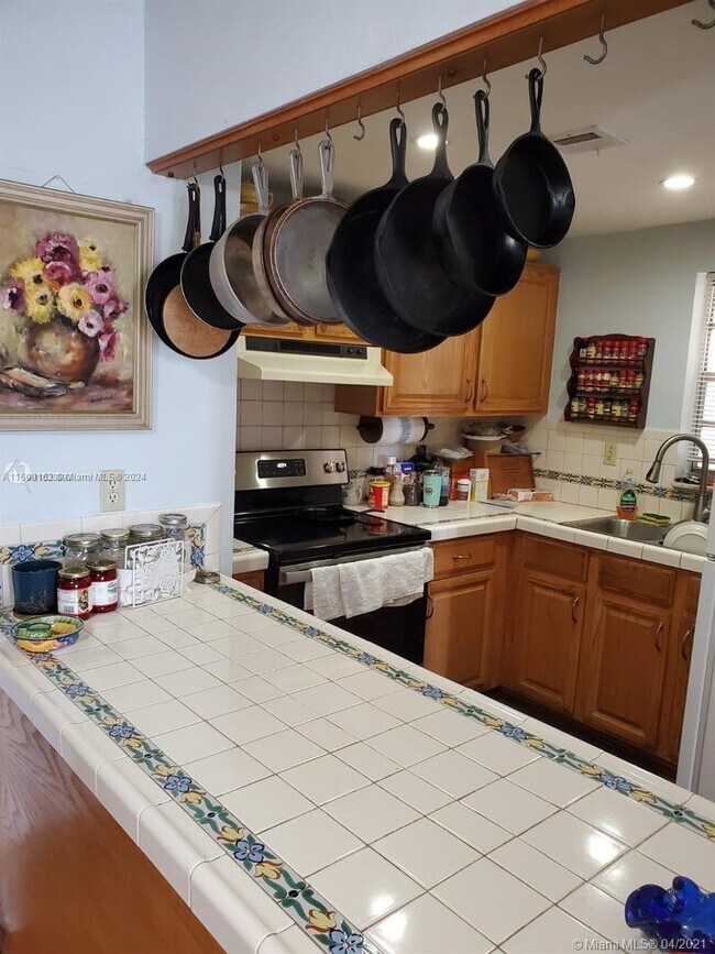 Foto del edificio - 870 NW 87th Ave
